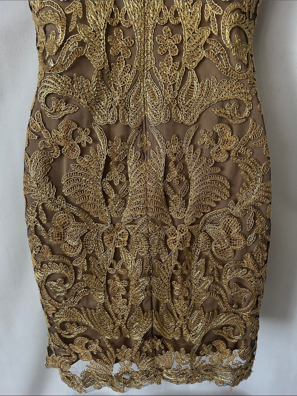 Tadashi Shoji Gold Lace Cap Sleeve Body Con Sheath Mini Dress **Size 2** 🌺🌺 - Picture 6 of 7